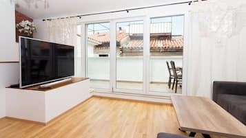 Apartamento superior, 2 quartos, vista para a cidade | Terraço/pátio