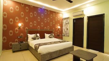 Deluxe-Doppelzimmer, Balkon | Schreibtisch, laptopgeeigneter Arbeitsplatz, Bügeleisen/Bügelbrett