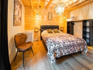 Classic Chalet, 2 Bedrooms | 2 bedrooms, individually furnished, bed sheets