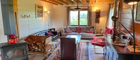 Classic House, 4 Bedrooms | Living room | DVD player