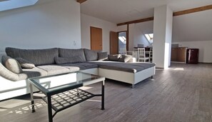 Classic-Apartment, 2 Schlafzimmer | Wohnzimmer