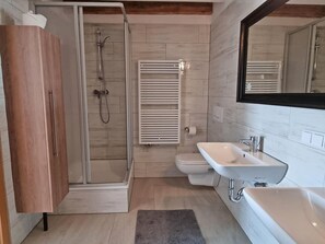 Classic Apartment, 2 Bedrooms | Bathroom | Shower, hair dryer