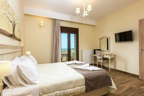 6 bedrooms, individually furnished, iron/ironing board, bed sheets - New Villa With Private Pool, Privacy, Near sea and Arkadi Monastery on NW Coast (Rethymno)