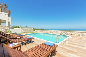 Indoor pool, outdoor pool - New Villa With Private Pool, Privacy, Near sea and Arkadi Monastery on NW Coast (Rethymno)