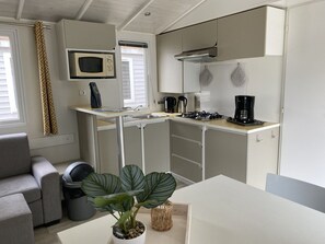 Klassieke chalet, 3 slaapkamers | Privékeuken | Een koelkast, een microgolfoven, een koffiezetapparaat/waterkoker