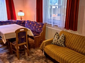 Classic House, 3 Bedrooms | Dining