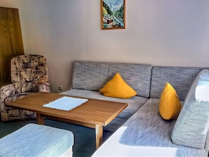 Living room - Pleasant Holiday Home in Langenfeld With Balcony (Laengenfeld)
