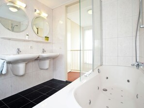 Comfort House, 2 Bedrooms | Bathroom | Bathtub - House With a View on Harbor, in a Water Area (Heel)