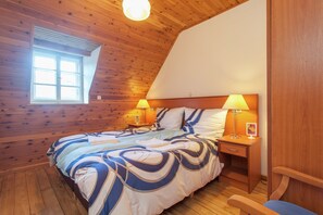 Nhà phong cách cổ điển, 3 phòng ngủ | 4 phòng ngủ, trang bị nội thất với thiết kế riêng biệt, bộ trải giường