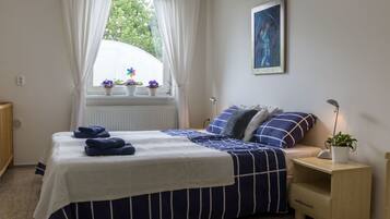 Classic Apartment, 3 Bedrooms | 6 bedrooms, individually furnished, bed sheets