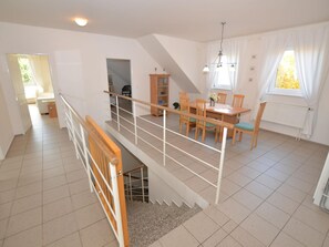 Comfort Apartment, 3 Bedrooms | Dining