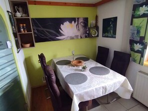 Departamento clásico, 2 habitaciones | Restaurantes