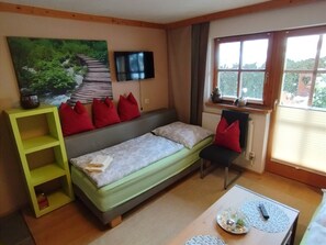 2 bedrooms, individually furnished, bed sheets - Cosy Apartment With Garden in Salzburger Land (Piesendorf)