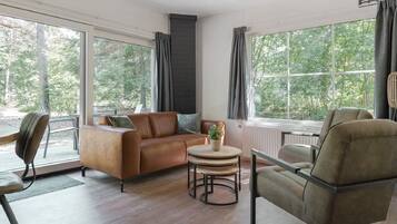 Elite Bungalow, 2 Bedrooms | Ruang tamu | Pemain DVD