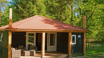 Classic Bungalow, 3 Bedrooms | Bahagian luar