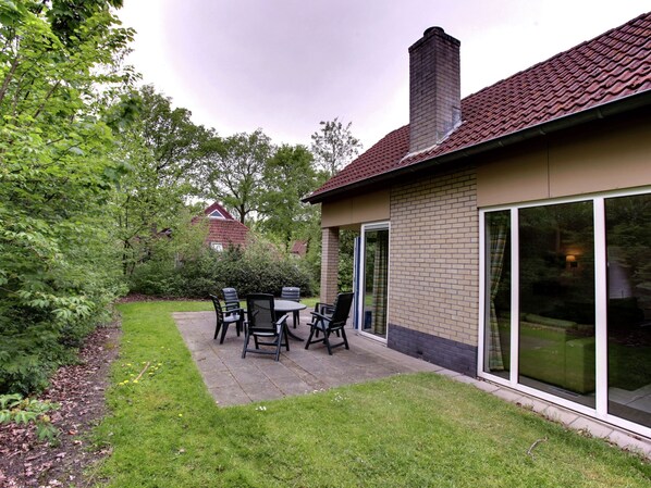 Exterior - Cozy Holiday Home With a Garden, Near Zwolle (Dalfsen)