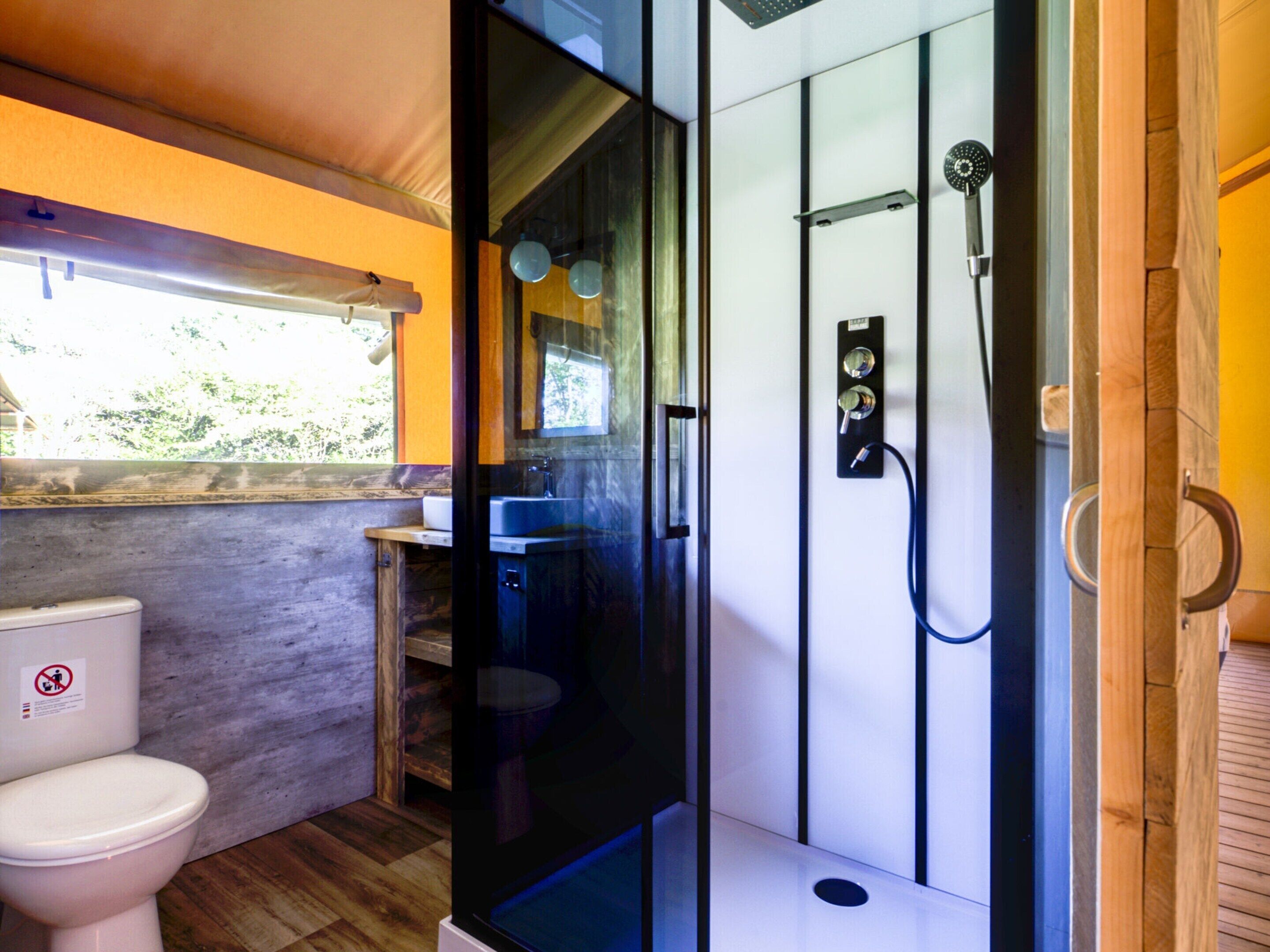 Classic Tent, 3 Bedrooms | Bathroom