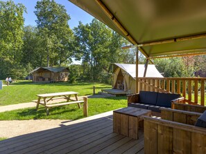 Classic Tent, 3 Bedrooms | Balcony - Cozy Holiday Home With a Garden, Near Zwolle (Dalfsen)