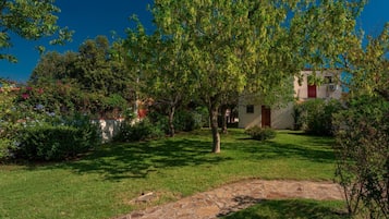 Classic House, 3 Bedrooms | Garden