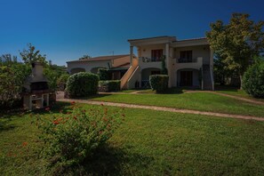 Nhà phong cách cổ điển, 3 phòng ngủ | Ngoại thất