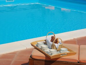 Piscine couverte, piscine extérieure