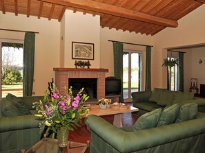 Classic-Villa, Mehrere Schlafzimmer | Wohnzimmer | Kamin, DVD-Player