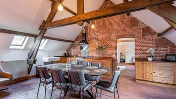 Classic Apartment, 3 Bedrooms | Dining