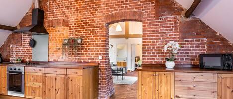Classic Apartment, 3 Bedrooms | Private kitchen