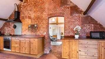 Classic Apartment, 3 Bedrooms | Private kitchen | Fridge, microwave, stovetop, dishwasher