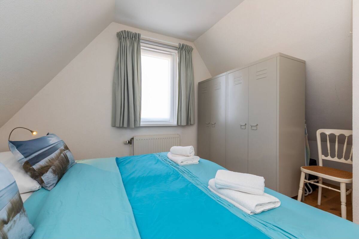 2 bedrooms, individually furnished, bed sheets