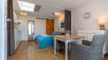 Classic Apartment, 1 Bedroom | Living room