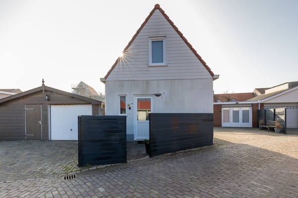 Holiday Home With Sun Terrace Facing South-pet-friendly - Westkapelle