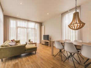 Classic Cottage, 3 Bedrooms | Living room