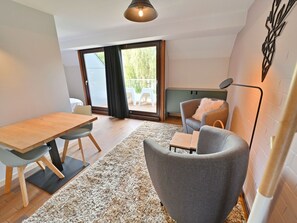 Departamento Confort, 1 habitación | Sala de estar | Reproductor de DVD