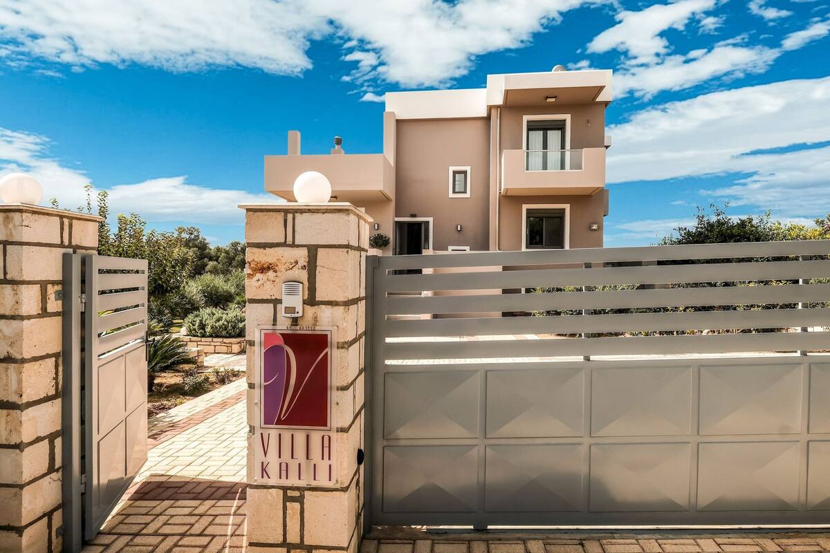 Classic Villa, Multiple Bedrooms | Reception