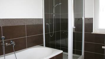 Rumah Deluks, 2 kamar tidur | Kamar mandi | Shower