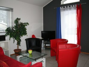 Deluxe House, 2 Bedrooms | Living room