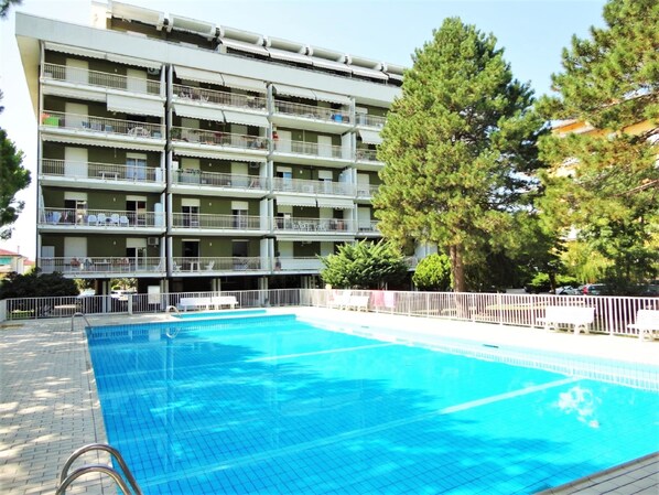 Piscine couverte, piscine extérieure