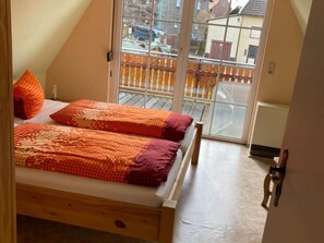 Comfort Apartment, 3 Bedrooms | 4 bedrooms, individually furnished, bed sheets - Cozy Apartment in Thale (Thale)
