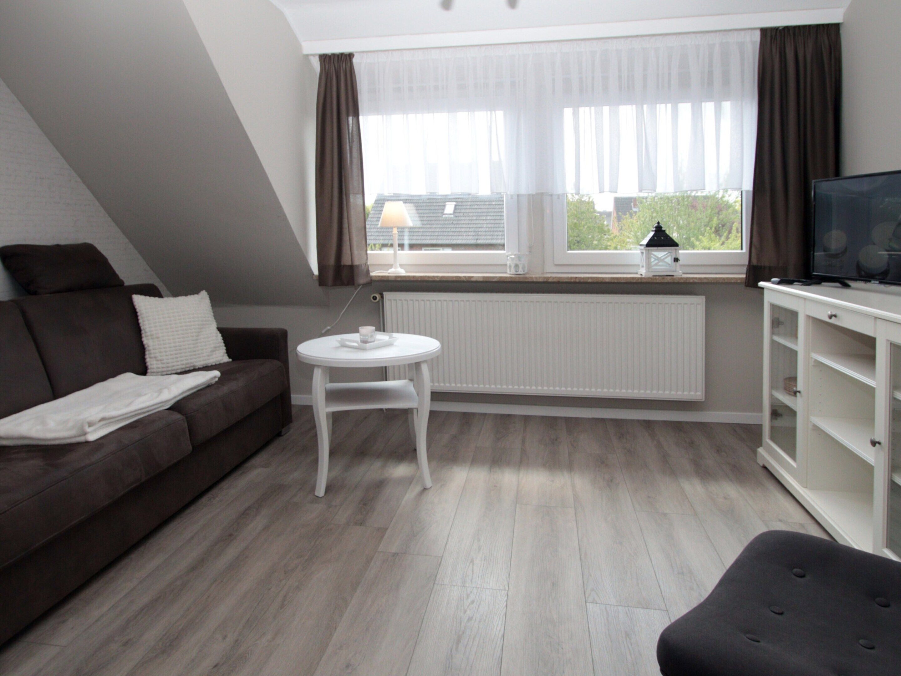 Classic Apartment, 2 Bedrooms | Living room