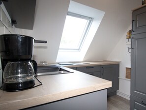 Classic Apartment, 2 Bedrooms | Private kitchen | Fridge, dishwasher, coffee/tea maker, electric kettle - Apartment in Berumbur (Berumbur)