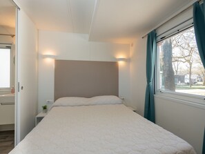 Classic Cottage, 2 Bedrooms - Modern Detached Chalet With Terrace Near the Beach (Cesenatico)