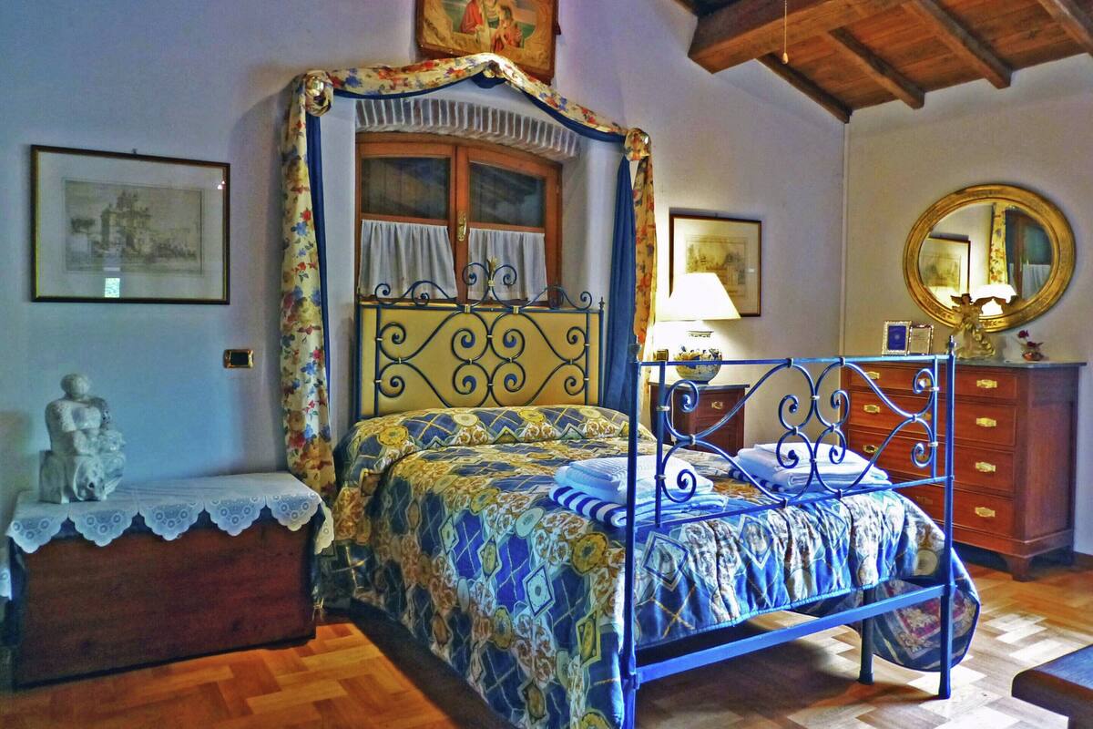 Comfort Villa, Multiple Bedrooms | 14 bedrooms, individually furnished, iron/ironing board, bed sheets
