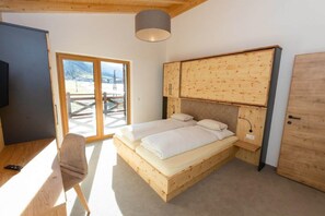 4 bedrooms, bed sheets