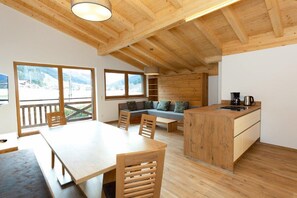 Classic House, 3 Bedrooms | Living room