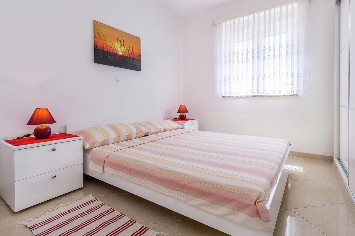 3 bedrooms, bed sheets