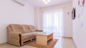 Comfort Apartment, 2 Bedrooms | Bathroom - Tasteful Apartment in Medulin With Private Balcony (Medulin)