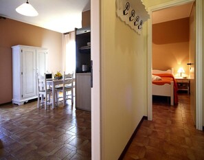 Classic Apartment, 2 Bedrooms | Dining