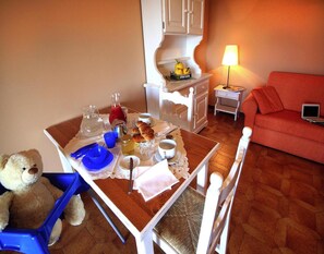 Comfort Apartment, 2 Bedrooms | Dining