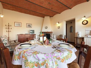 Classic House, 2 Bedrooms | Dining - Holiday Home With Pool in Stabbia (Cerreto Guidi)
